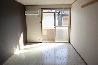 【洋室】 | リバーサイド　Ｂ