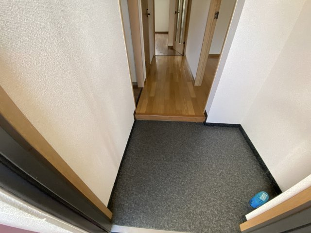 ウエストリバーBの玄関