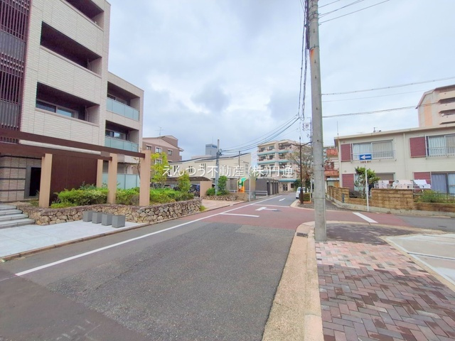 リガーレ清明山1期の前面道路含む現地写真