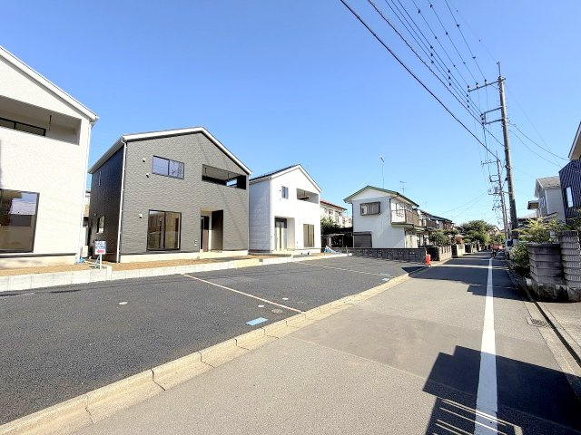 あきる野市野辺全３棟　新築分譲の前面道路含む現地写真