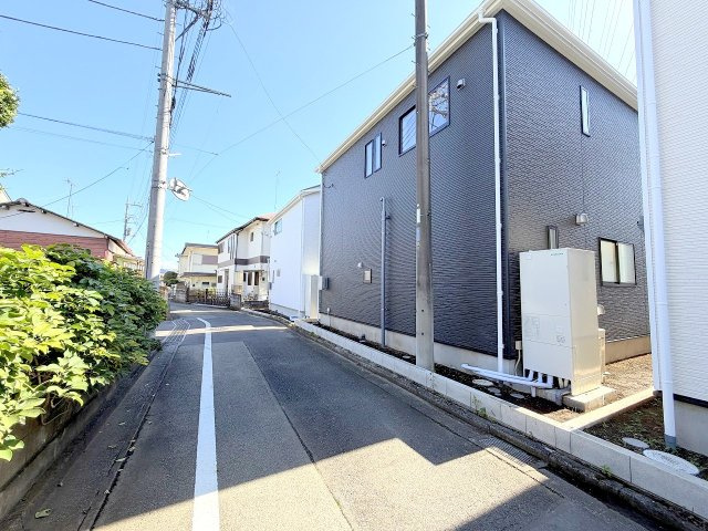 あきる野市野辺全３棟　新築分譲の前面道路含む現地写真