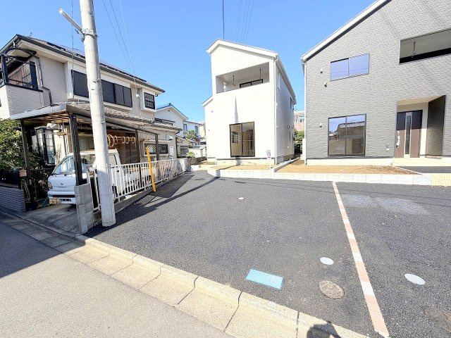 あきる野市野辺全３棟　新築分譲の駐車場