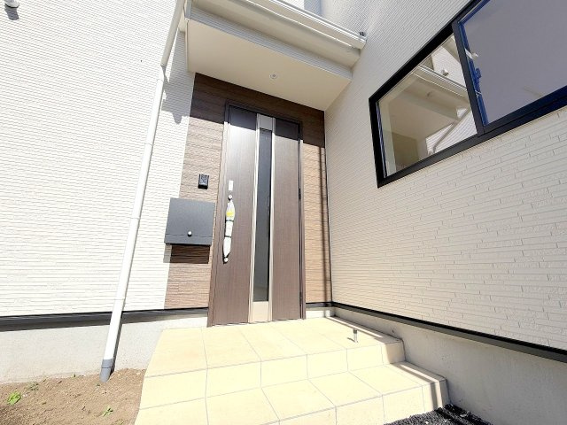 あきる野市野辺全３棟　新築分譲の玄関