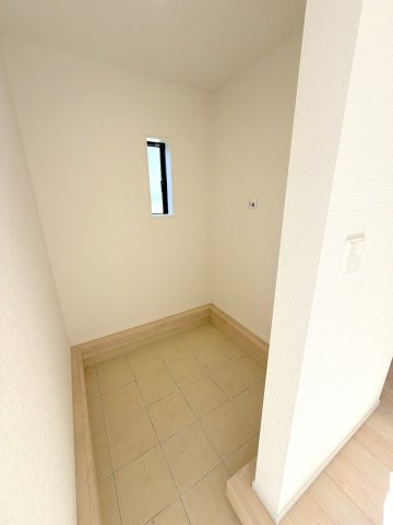 あきる野市野辺全３棟　新築分譲の玄関