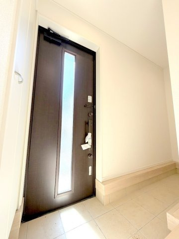 あきる野市野辺全３棟　新築分譲の玄関