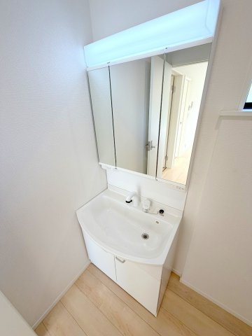 あきる野市野辺全３棟　新築分譲の独立洗面台