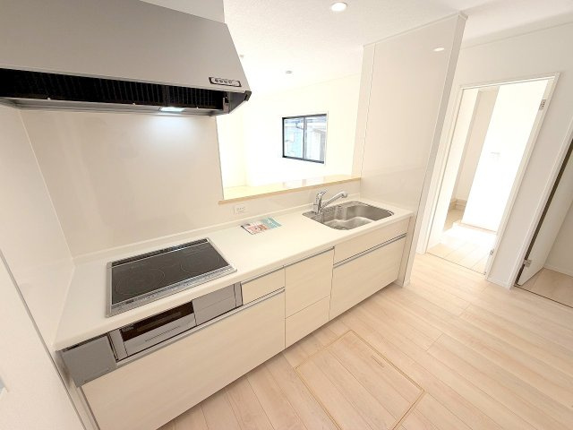 あきる野市野辺全３棟　新築分譲のキッチン