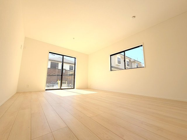 あきる野市野辺全３棟　新築分譲の居間・リビング