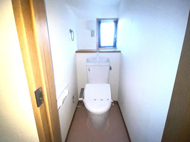 入間市下藤沢三丁目　中古戸建のトイレ|ウォシュレット付き綺麗なトイレ