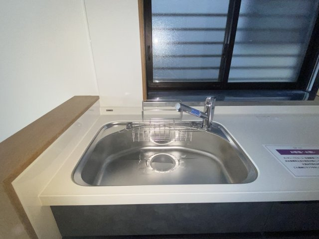 入間市下藤沢三丁目　中古戸建のキッチン|使いやすい動線です