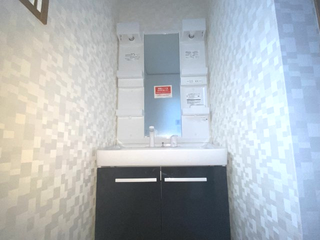 入間市下藤沢三丁目　中古戸建の独立洗面台|朝の身支度には欠かせない独立洗面化粧台