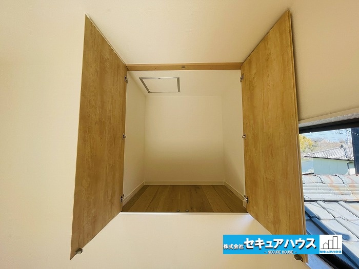 【今からご案内可能】知多市旭桃台　中古戸建の収納|【収納】
◆収納スペースには大切な印鑑やお子様の手に届かないところに置きたいものを収納できます。