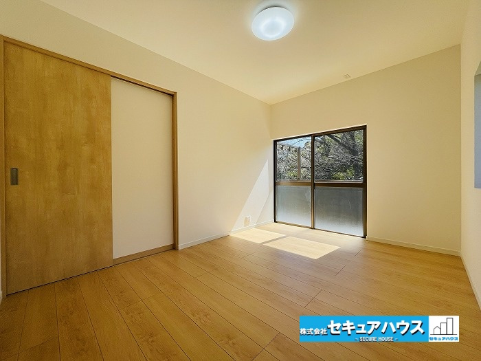 【今からご案内可能】知多市旭桃台　中古戸建の洋室|【洋室】
◆お子様のお部屋や主寝室、来客時の宿泊室、趣味のお部屋としてもご利用いただけます♪