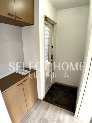 【玄関】 | セジュールながねB | 明るい玄関です