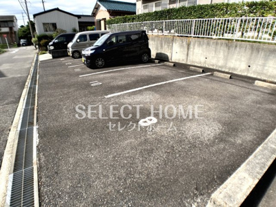 【駐車場】 | セジュールながねB | 駐車場完備です