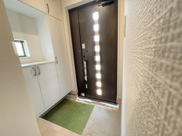神戸市垂水区南多聞台３丁目新築戸建Ｂ号棟の玄関