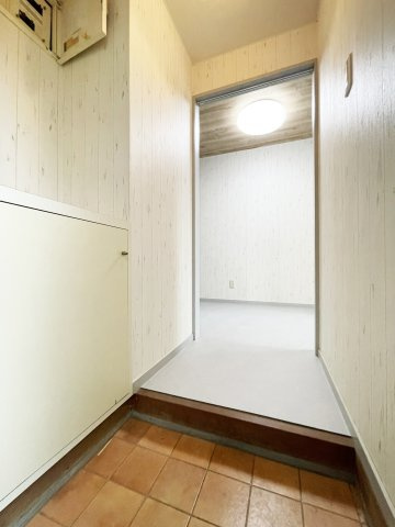 ハイツ伊世の玄関