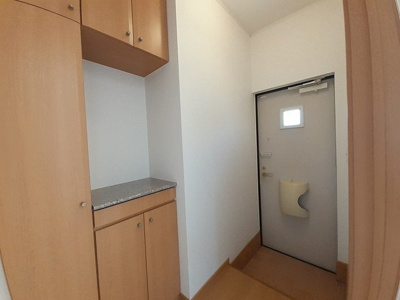 【玄関】 | プリムロ－ズⅢ | きれいな玄関です