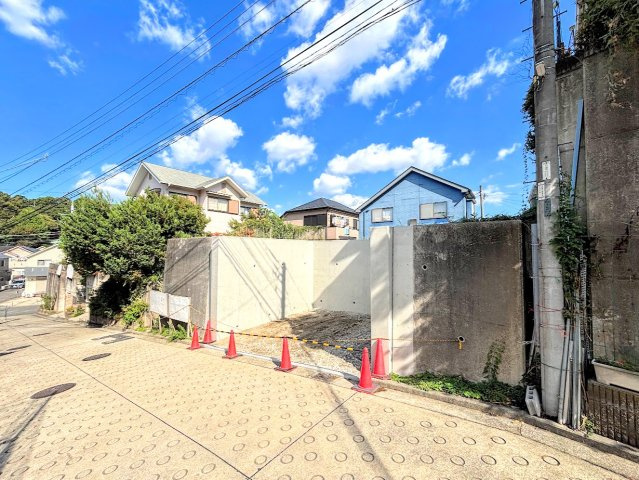 戸塚区柏尾町　新築戸建て　第1の前面道路含む現地写真|◆前面道路も幅員があり車の運転も安心！前面道路は閑静な住宅地。車通りの少ない道路です。お子様にも安心です。
