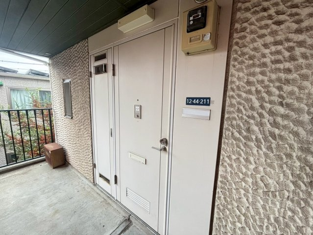 メゾン藤生のエントランス