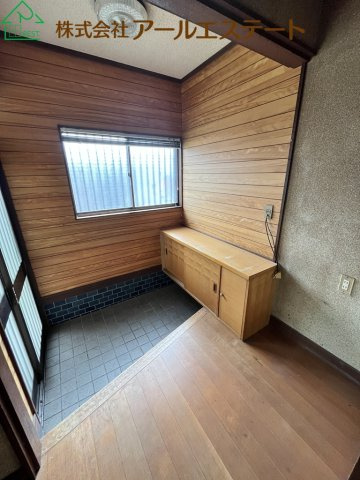 加古川市別府町本町2丁目　山陽本線「別府駅」まで徒歩12分の玄関
