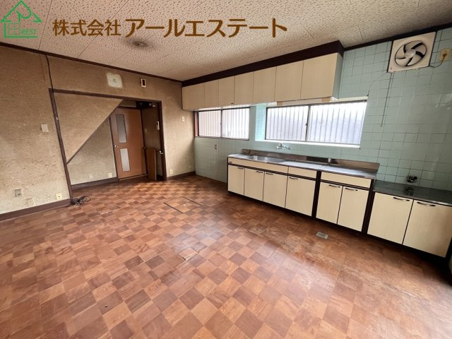 加古川市別府町本町2丁目　山陽本線「別府駅」まで徒歩12分の居間・リビング