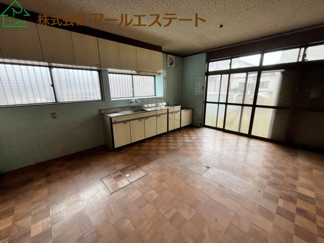 加古川市別府町本町2丁目　山陽本線「別府駅」まで徒歩12分の居間・リビング