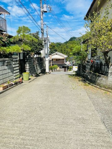 あきる野市入野　古家付売地の前面道路含む現地写真|前面道路