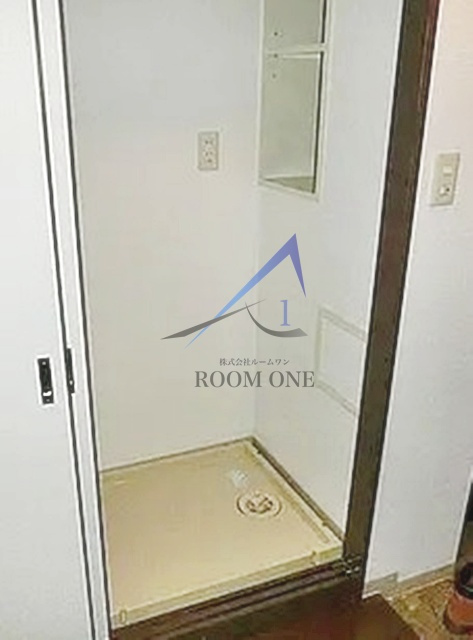 朝日シティパリオ王子神谷の設備|洗濯機置き場です。