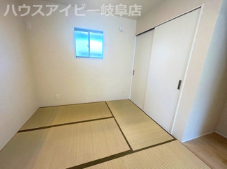 【和室】 | 岐阜市粟野西！シンプルホーム施工の築3年！敷地広々75坪！お車3台以上可能！岩野田北小学校！ | 岐阜市粟野西！シンプルホーム施工の築3年！敷地広々75坪！お車3台以上可能！岩野田北小学校！