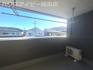 【バルコニー】 | 岐阜市粟野西！シンプルホーム施工の築3年！敷地広々75坪！お車3台以上可能！岩野田北小学校！ | 岐阜市粟野西！シンプルホーム施工の築3年！敷地広々75坪！お車3台以上可能！岩野田北小学校！