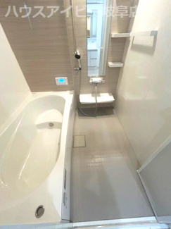 【浴室】 | 岐阜市粟野西！シンプルホーム施工の築3年！敷地広々75坪！お車3台以上可能！岩野田北小学校！ | 岐阜市粟野西！シンプルホーム施工の築3年！敷地広々75坪！お車3台以上可能！岩野田北小学校！