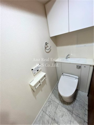 【トイレ】 | リーガル京町堀 | 冬場での使用や清潔好きの方にうれしい温水洗浄便座♪