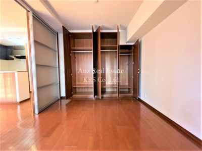 【寝室】 | リーガル京町堀 | たっぷり入る壁一面のクローゼット！憧れ♪