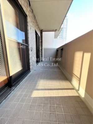 【バルコニー】 | リーガル京町堀 | 日当たり良好のバルコニー！洗濯物が早く乾きそうですね！