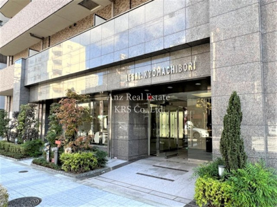 【エントランス】 | リーガル京町堀 | グリーンで彩られたエントランスです♪