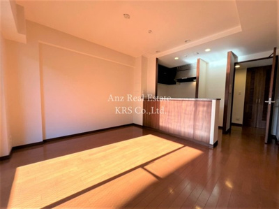 【居間・リビング】 | リーガル京町堀 | 日当たりがめちゃくちゃいいですね！