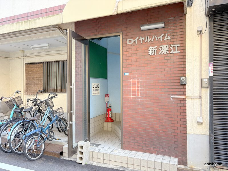 ロイヤルハイム新深江のエントランス