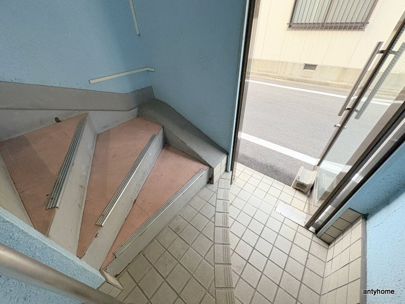 ロイヤルハイム新深江のロビー