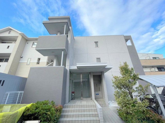 サンプレイスの外観