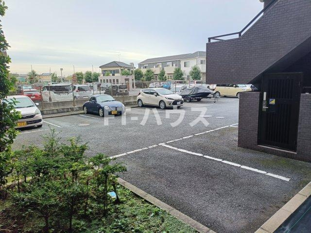 グリーンコーポ津田沼タウンヒルズの駐車場
