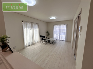 【居間・リビング】 | シューズインクローク　リビングイン階段　北国分2　C号棟 | 同建築会社施工例