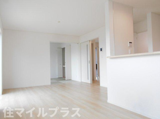 【居間・リビング】 | 西郷村米中山前新築一戸建て3棟 | ゆったりとした居間です