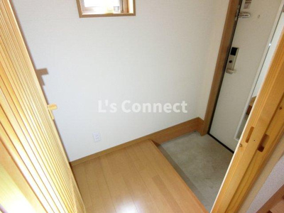 【玄関】 | レシャトン | 下駄箱付きで靴も収納できます。