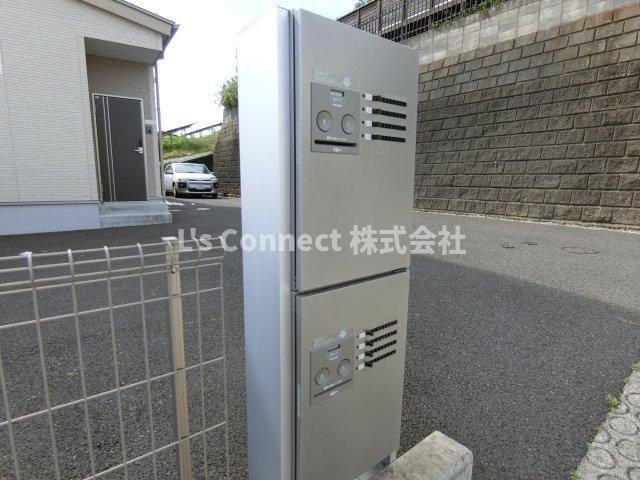 【その他共用部分】 | レシャトン | 宅配ＢＯＸ付きでいつでも荷物を受け取れます。