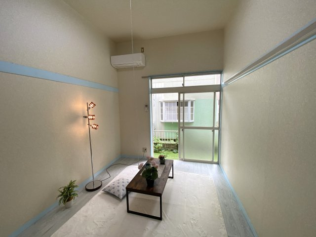 ドルフィンの洋室