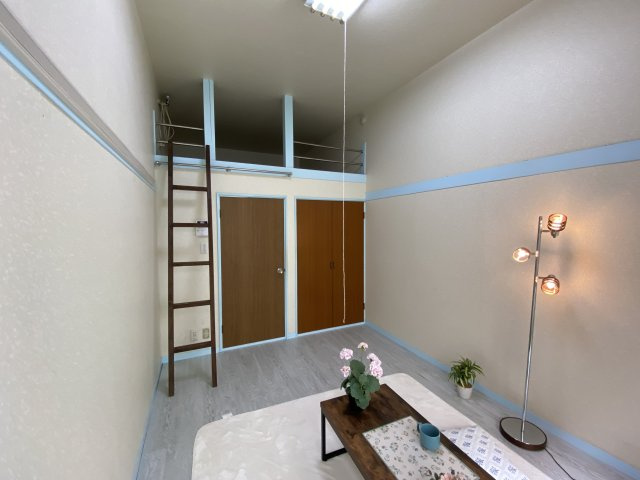 ドルフィンの洋室