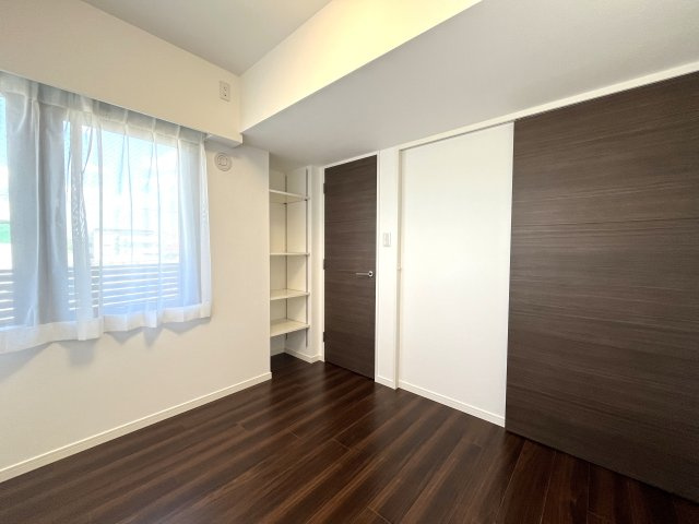 アーリアレジデンス南町田の洋室|棚がございます