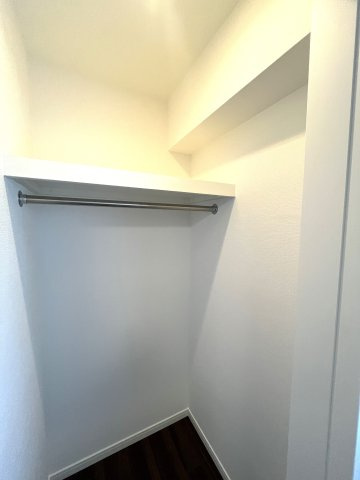 アーリアレジデンス南町田の収納|ライトが付きます。