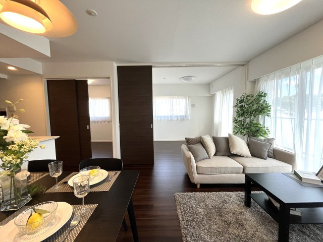 アーリアレジデンス南町田の居間・リビング|約11帖のリビングダイニング